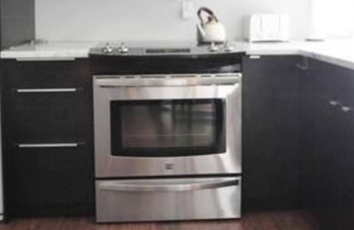 Upper Lonsdale Casa | Cozy 1 BD Suite Centrally Located North Vancouver
