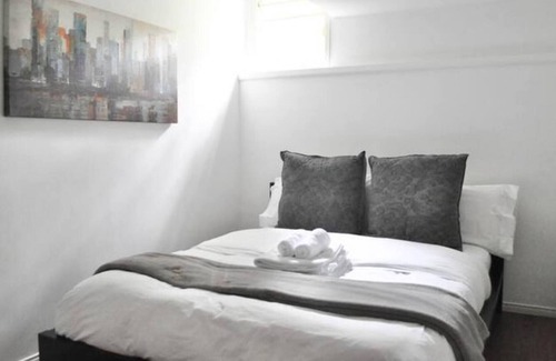 Upper Lonsdale Casa | Cozy 1 BD Suite Centrally Located North Vancouver