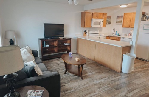 Biloxi Apartamento | Cozy 1 bed/1 bath Condo with pool-close to beach