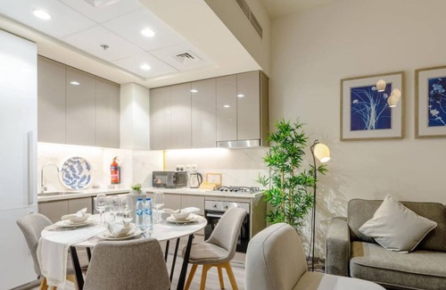 Nad Al Sheba Apartamento | Cozy 1 Bed Apt in Azizi Riviera Dubai-Capital Stay