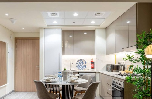 Nad Al Sheba Apartamento | Cozy 1 Bed Apt in Azizi Riviera Dubai-Capital Stay