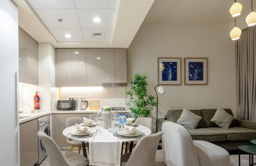 Nad Al Sheba Apartamento | Cozy 1 Bed Apt in Azizi Riviera Dubai-Capital Stay