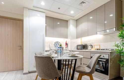 Nad Al Sheba Apartamento | Cozy 1 Bed Apt in Azizi Riviera Dubai-Capital Stay