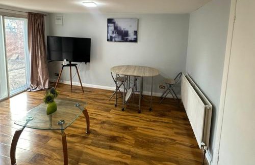 Cranford Apartamento | Cozy 1 Bed Apt Sleeps 4 with Garden Views