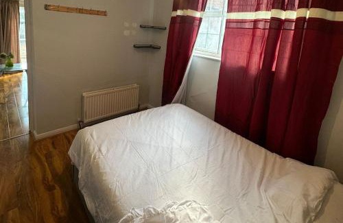 Cranford Apartamento | Cozy 1 Bed Apt Sleeps 4 with Garden Views