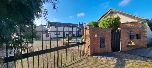 Yaxley Casa | Cozy 1 bed with countryside views near Peterborough
