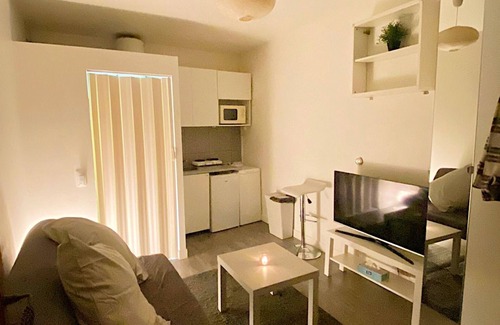 Issy-les-Moulineaux Apartamento | Cozy 1-bedroom apartment with WiFi, AC in charming Issy-les-Moulineaux