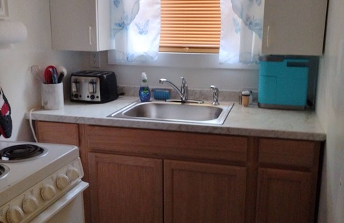 Harbor Oaks Cabaña | cozy 1 bedroom 1 bath Cottage in Port Orange with WiFi, AC