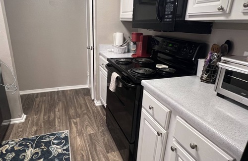 San Antonio Apartamento | Cozy 1-bedroom apartment with WiFi, pool, conveniently located in NW San Antonio