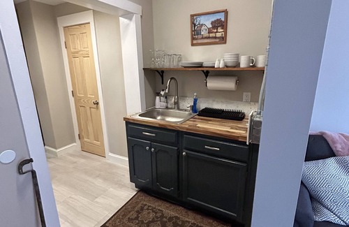 Springfield Apartamento | Cozy 1-bedroom apartment with WiFi, AC, washer/dryer in charming Springfield