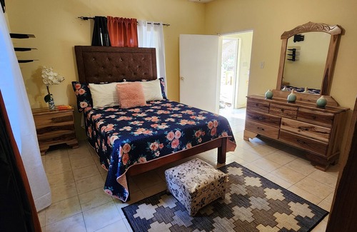 Steer Town Apartamento | Cozy 1-bedroom apartment with AC and WiFi in charming Steer Town