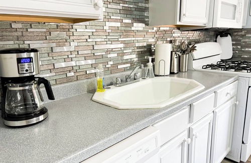 Westwood Apartamento | Cozy 1-bedroom apartment with AC and WiFi. Cozy and stylish space offers comfort