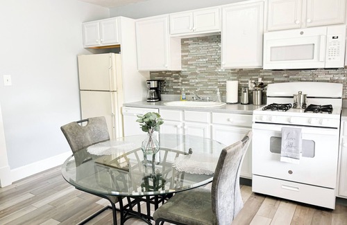 Westwood Apartamento | Cozy 1-bedroom apartment with AC and WiFi. Cozy and stylish space offers comfort