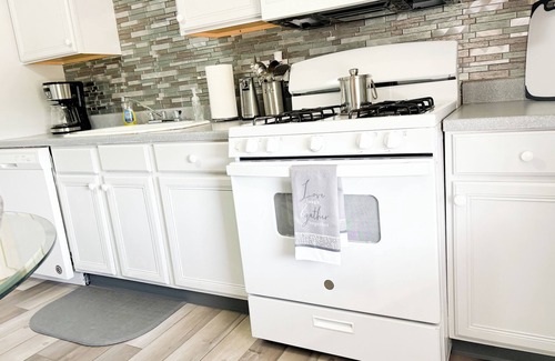 Westwood Apartamento | Cozy 1-bedroom apartment with AC and WiFi. Cozy and stylish space offers comfort