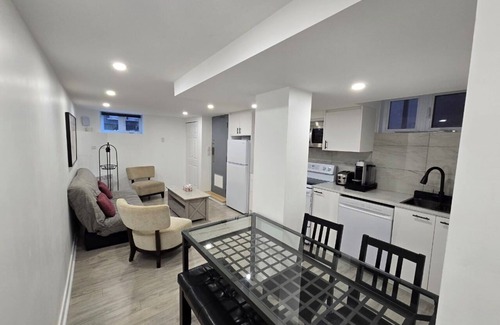 Cote-Des-Neiges—Notre-Dame-De-Grace Apartamento | Cozy 1 Bedroom Apartment near Down-town Montreal