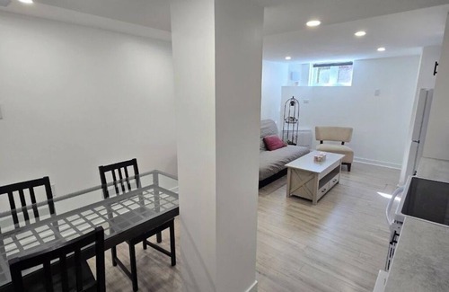 Cote-Des-Neiges—Notre-Dame-De-Grace Apartamento | Cozy 1 Bedroom Apartment near Down-town Montreal