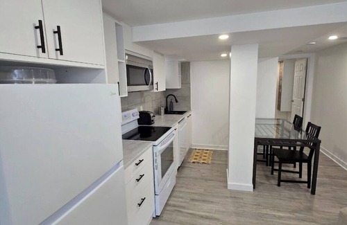 Cote-Des-Neiges—Notre-Dame-De-Grace Apartamento | Cozy 1 Bedroom Apartment near Down-town Montreal