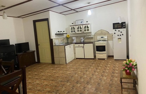 San Pablo de Heredia Apartamento | Acogedor apartamento, full equipado, cerca de la ciudad. Seguro, amplioyCentrico
