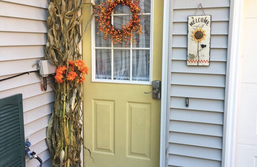 Kennebunk Apartamento | Cozy 1-bedroom apartment in charming Kennebunk with WiFi, AC. Walk to town.