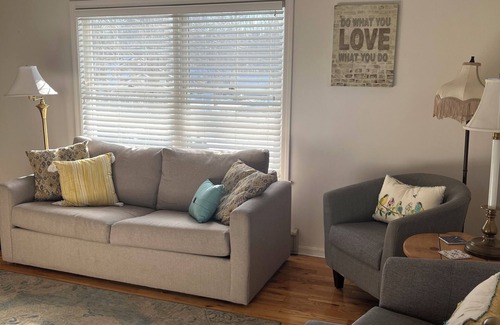 Kennebunk Apartamento | Cozy 1-bedroom apartment in charming Kennebunk with WiFi, AC. Walk to town.