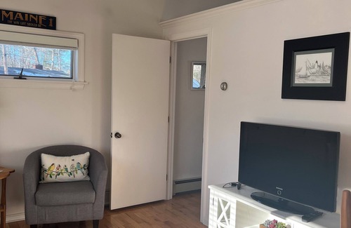Kennebunk Apartamento | Cozy 1-bedroom apartment in charming Kennebunk with WiFi, AC. Walk to town.