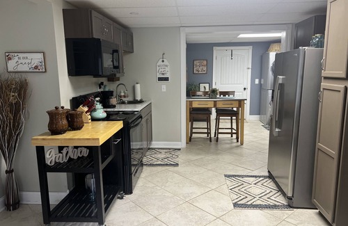 Lewisburg Apartamento | Cozy 1 bedroom apartment in a beautiful, woodsy neighborhood.