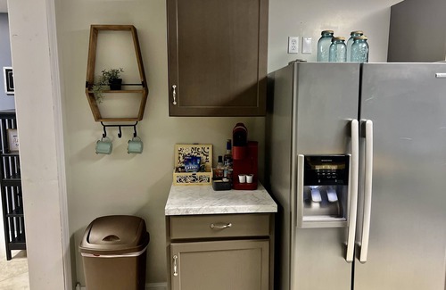 Lewisburg Apartamento | Cozy 1 bedroom apartment in a beautiful, woodsy neighborhood.
