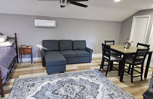 Croft Apartamento | Cozy 1-bedroom apartment in welcoming Pioneer with WiFi, AC. Close to Kirkwood.
