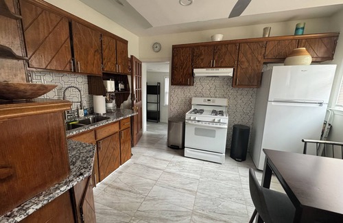 Whiting Apartamento | Cozy 1-bedroom apartment with WiFi, minutes from lovely Whiting downtown