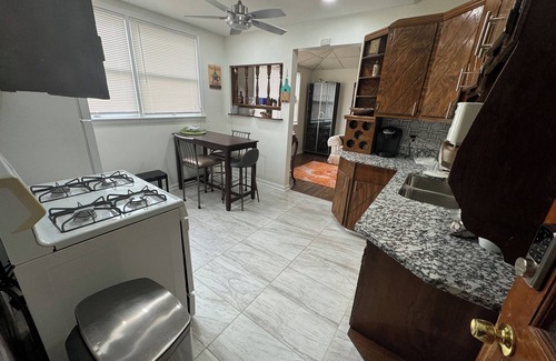 Whiting Apartamento | Cozy 1-bedroom apartment with WiFi, minutes from lovely Whiting downtown