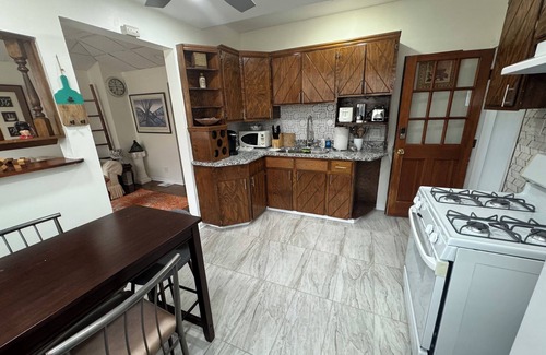 Whiting Apartamento | Cozy 1-bedroom apartment with WiFi, minutes from lovely Whiting downtown