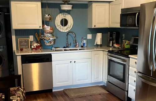 Neal Cabina | Cozy 1 Bedroom Cabin nestled next to Cross Timbers State Park