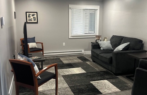 East Syracuse Condominio | Cozy 1-bedroom condo Fully renovated.in fabulous E. Syracuse with WiFi, AC.