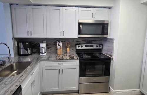Casa del Mar Condominio | Cozy 1-bedroom condo with spectacular view, WiFi, AC in welcoming St. Pete