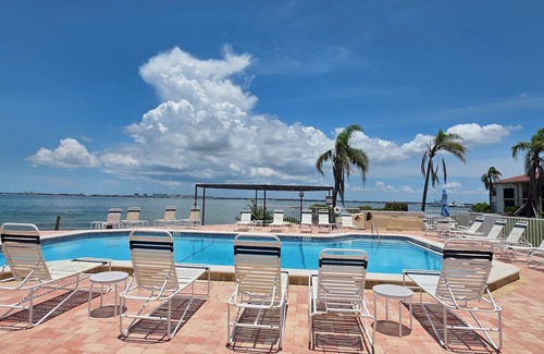 Casa del Mar Condominio | Cozy 1-bedroom condo with spectacular view, WiFi, AC in welcoming St. Pete
