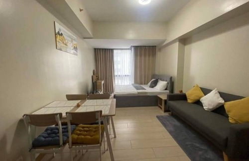 Bagumbayan Condominio | Cozy 1-bedroom condo with WiFi, AC in wonderful Quezon City
