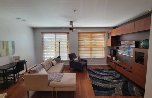 West End Condominio | Cozy 1-bedroom condo 5 miles from Downtown Atlanta with WiFi and Fitness room