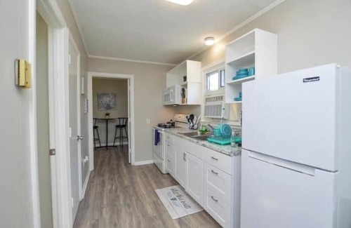 Burlington Condominio | Cozy 1-bedroom condo in Burlington, pet friendly