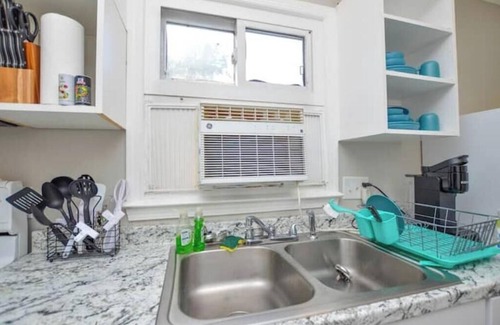Burlington Condominio | Cozy 1-bedroom condo in Burlington, pet friendly