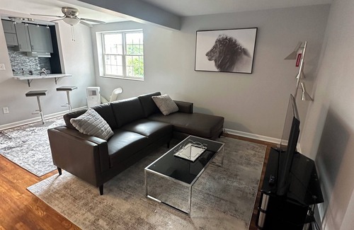 McKnight Condominio | Cozy 1-Bedroom condo Fully Furnished with WiFi and AC in beautiful Pittsburgh