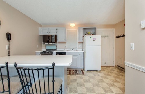 Gilford Condominio | Cozy 1-bedroom condo with AC and WiFi in adorable Gilford