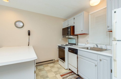 Gilford Condominio | Cozy 1-bedroom condo with AC and WiFi in adorable Gilford