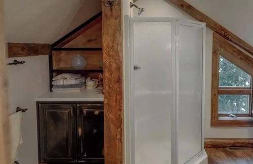 Crosslake Cabaña | Cozy 1-bedroom cottage on the lake + Dock in charming Crosslake