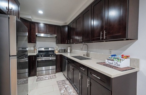 Studio City Apartamento | Cozy 1-bedroom fully furnished apartment in charming Studio City!