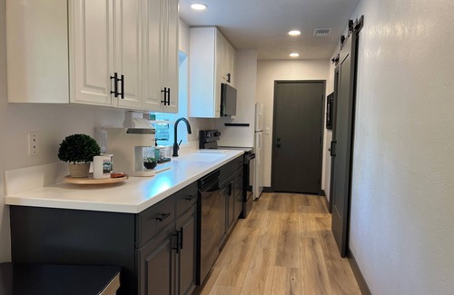 Redlands Condominio | Cozy 1-bedroom guest house in enjoyable Redlands with AC, WiFi, outdoor patio.