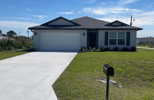 Harris Casa | Cozy 1-bedroom house in charming Lehigh Acres with WiFi, AC