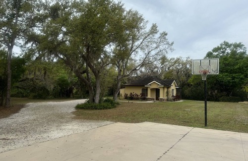 Braden River Casa | Cozy 1-bedroom house with AC and WiFi in adorable Sarasota on a 5 acre property