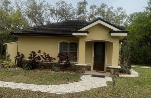 Braden River Casa | Cozy 1-bedroom house with AC and WiFi in adorable Sarasota on a 5 acre property