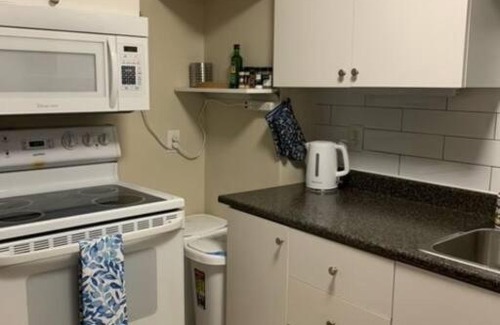 North End Apartamento | Cozy 1-bedroom in Bauer Terrace next to Citadel