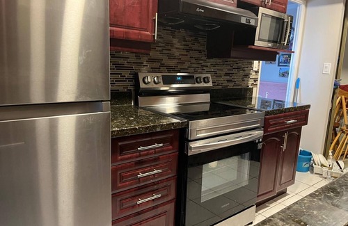 West Hill Condominio | Cozy 1-bedroom in SHARED condo